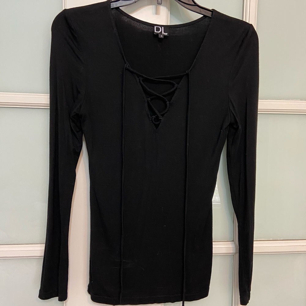 🌸 3 for $15 🌸 Long Sleeve Black Top w Tie Front